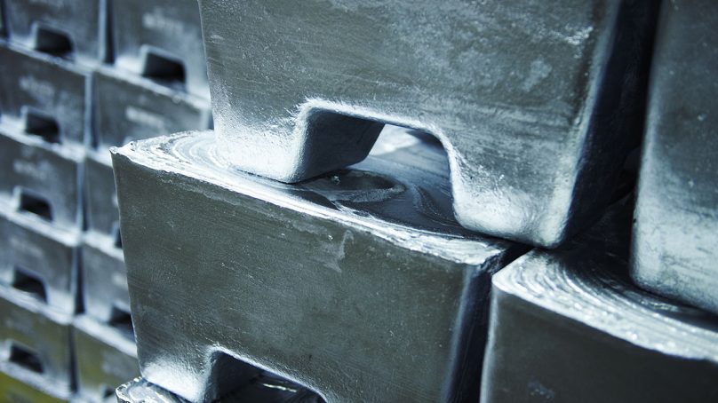 Vuelca en río Chillón camión cisterna que transportaba concentrados de zinc de minera Volcan