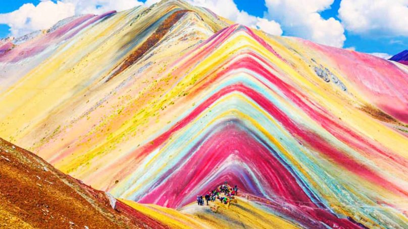 Montaña de Siete Colores de Cusco es dada en concesión a minera canadiense