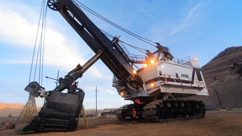 Ferreyros reconstruye una pala gigante CAT de 1,300 toneladas en mina peruana