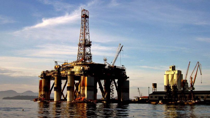 El petróleo cae más de un 2% tras el dato de reservas de EEUU