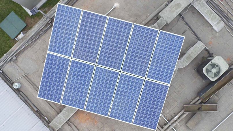 MEM instala panel solar en su sede central para promover uso de energías renovables