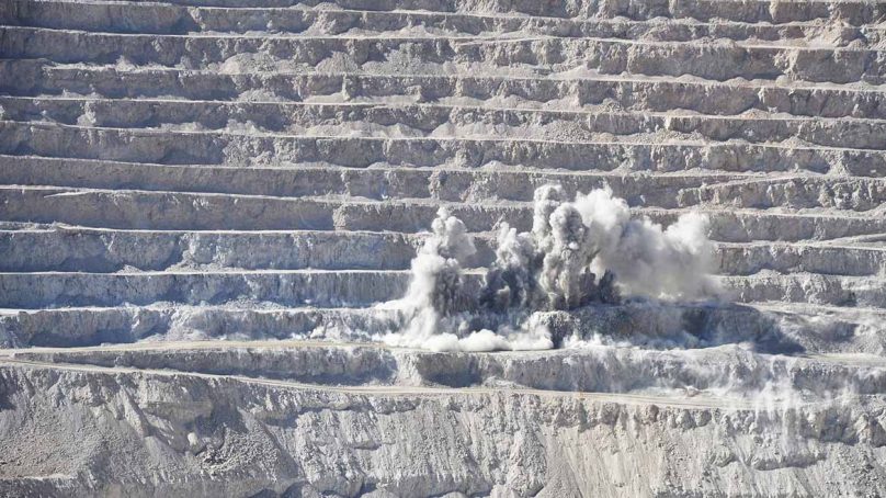 Nueva tecnología amenaza con reemplazar a las voladuras en gigante Codelco