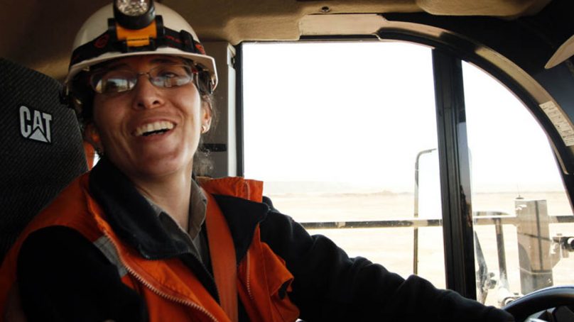 Mujeres mineras ganan S/ 3,800 menos que los hombres