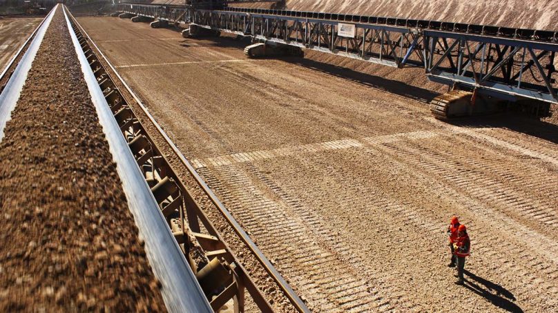 Codelco desarrolla innovadoras correas tipo emparedado para que no se le escape ninguna roca