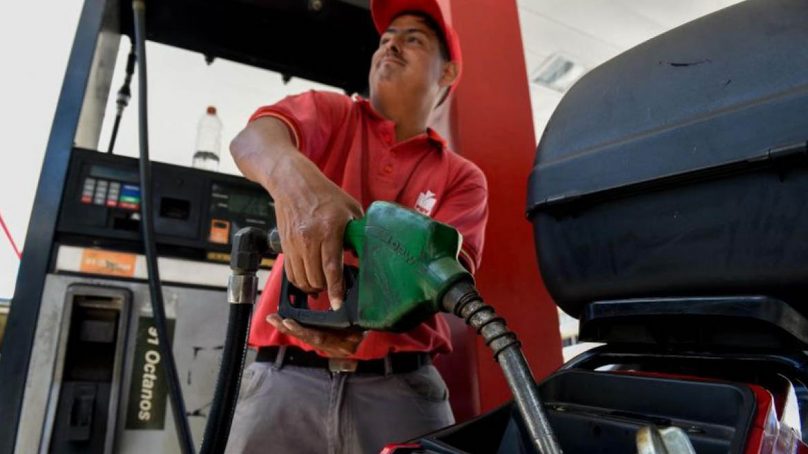 ¿Dónde puedo comprar 554 millones de litros de gasolina con 1 dólar? Bingo, en Venezuela