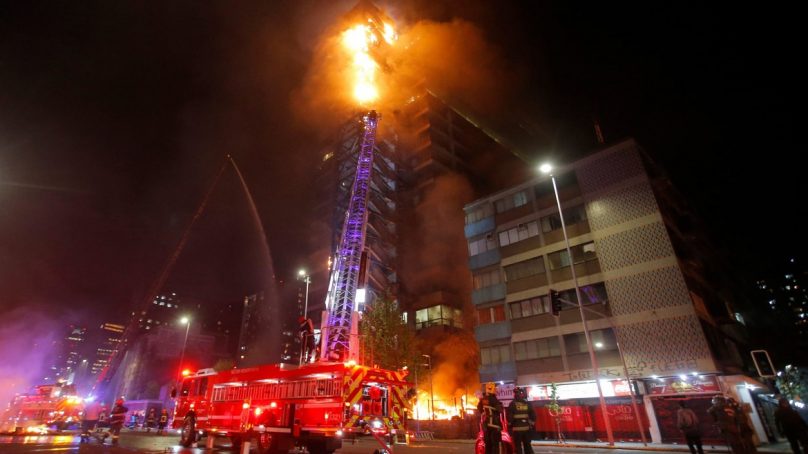 Enel expresa su indignación por incendio de oficinas en Chile