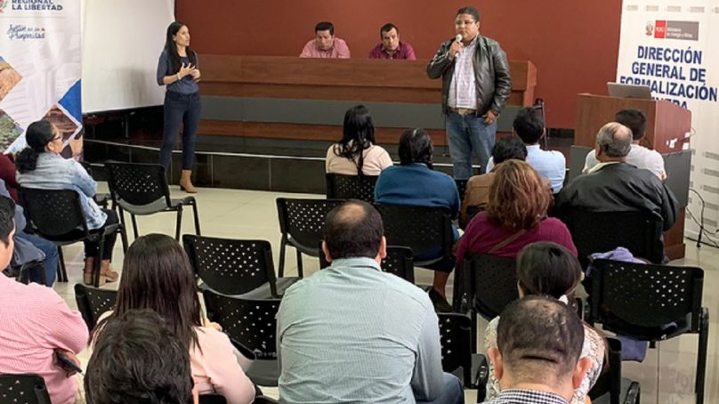 Mineros pequeños y artesanales contribuyen en elaboración del reglamento de formalización